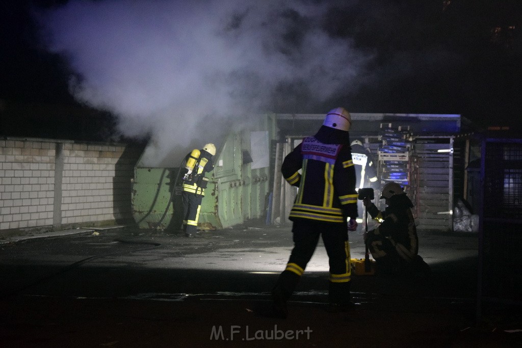 Feuer Papp Presscontainer Koeln Hoehenberg Bochumerstr P023.JPG - Miklos Laubert